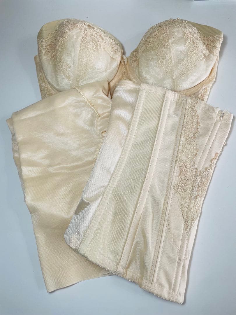 【フォーシスアンドカンパニー】　ブライダルインナー3点セット　F65