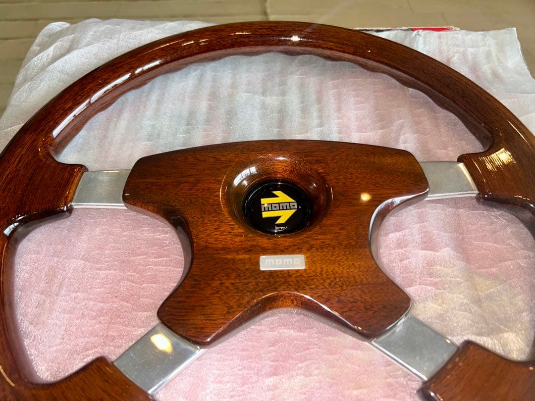 momo ウッド ４スポーク　ステアリングホイール 美品