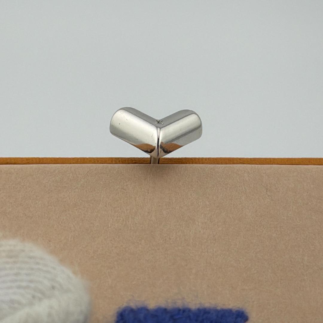 さなみつルイヴィトン エセンシャルV シルバー 片耳 ピアス スタッズ