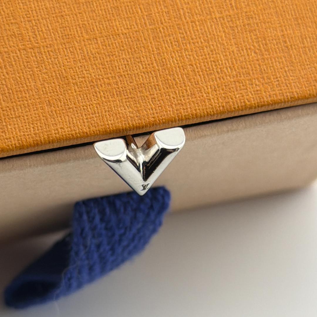 さなみつルイヴィトン エセンシャルV シルバー 片耳 ピアス スタッズ