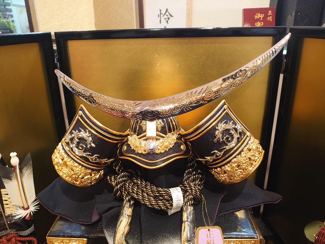 ●五月人形フルセット●　伊達政宗　金の透かし彫り三日月兜　金屏風セット
