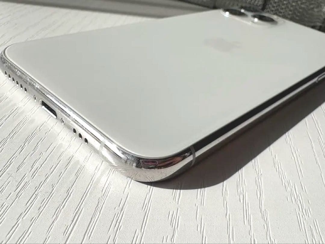 【美品】Apple iPhone 11 Pro シルバー 本体 スマホ