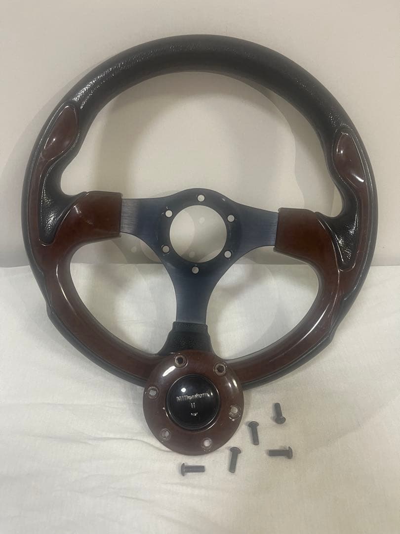 MOMO MILLENIUM ミレニアム ステアリングホイール