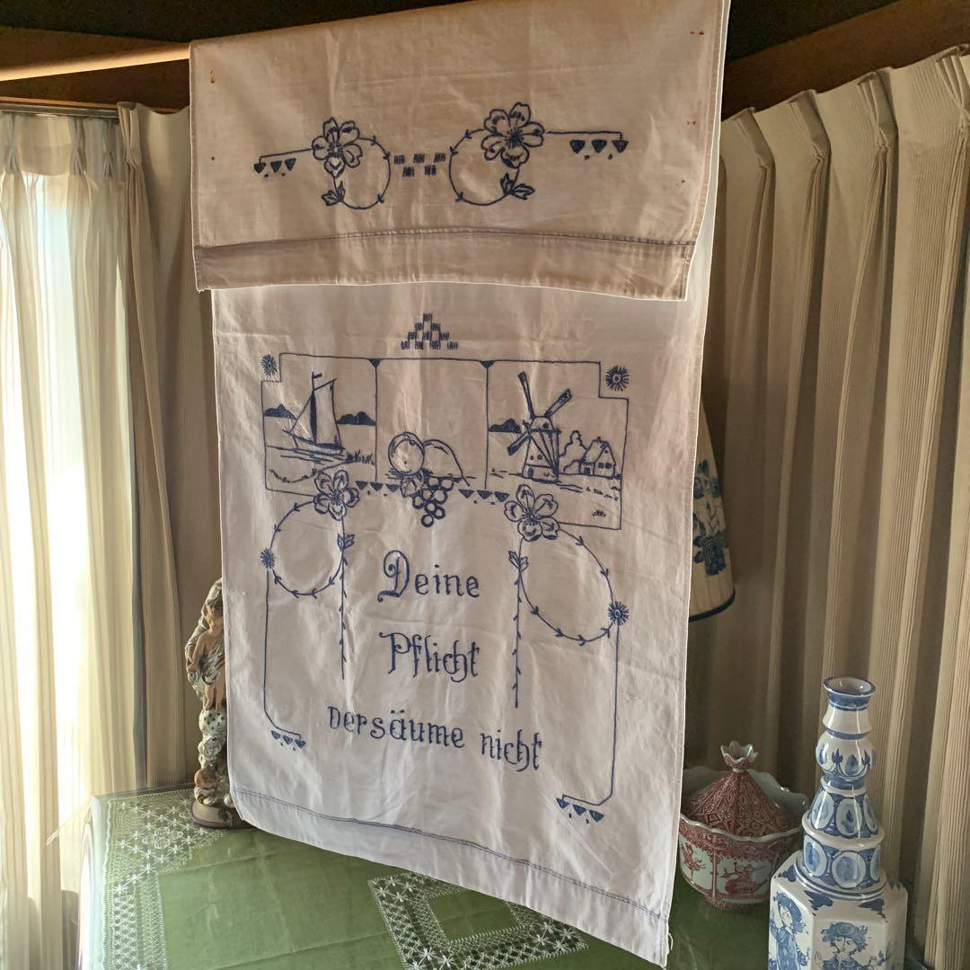 フランスアンティーク　レアなブルーの糸で風景と文字が刺繍されたカーテン！可愛い！