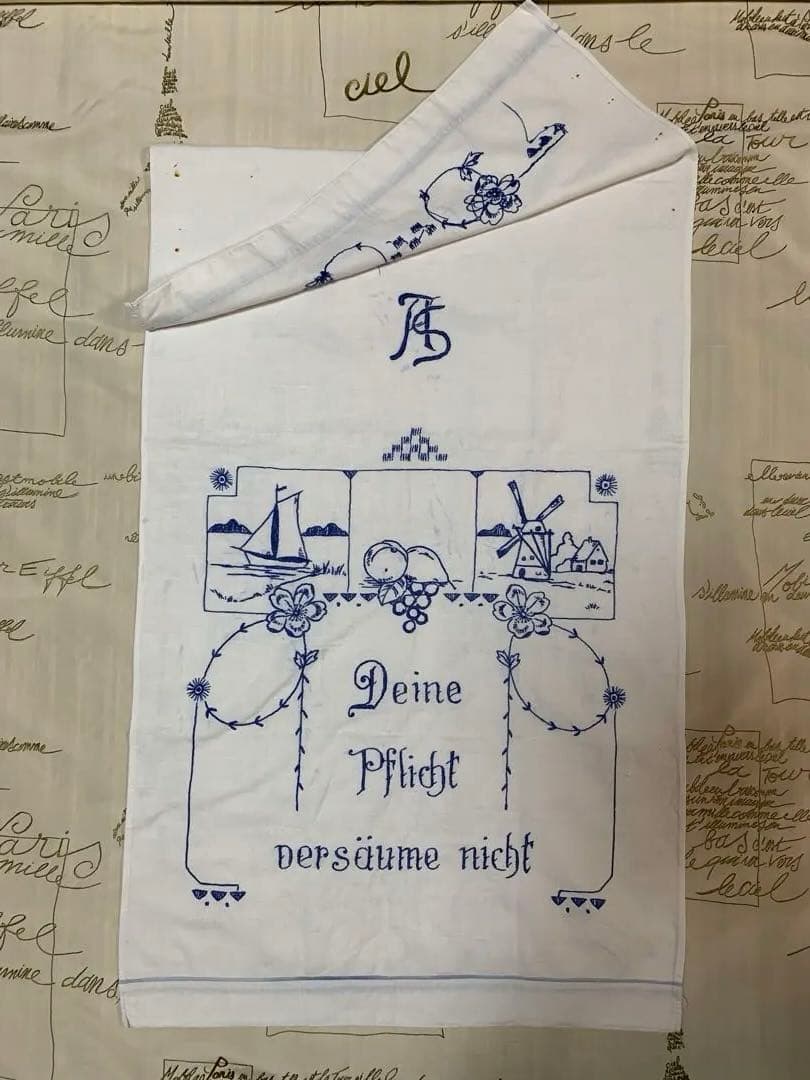 フランスアンティーク　レアなブルーの糸で風景と文字が刺繍されたカーテン！可愛い！