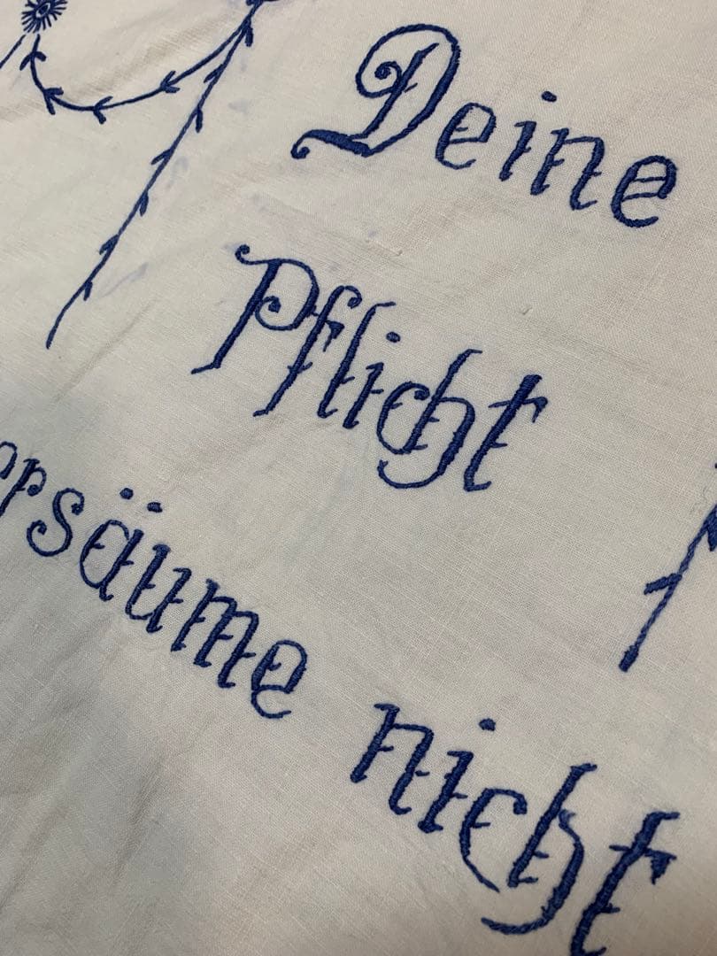 フランスアンティーク　レアなブルーの糸で風景と文字が刺繍されたカーテン！可愛い！