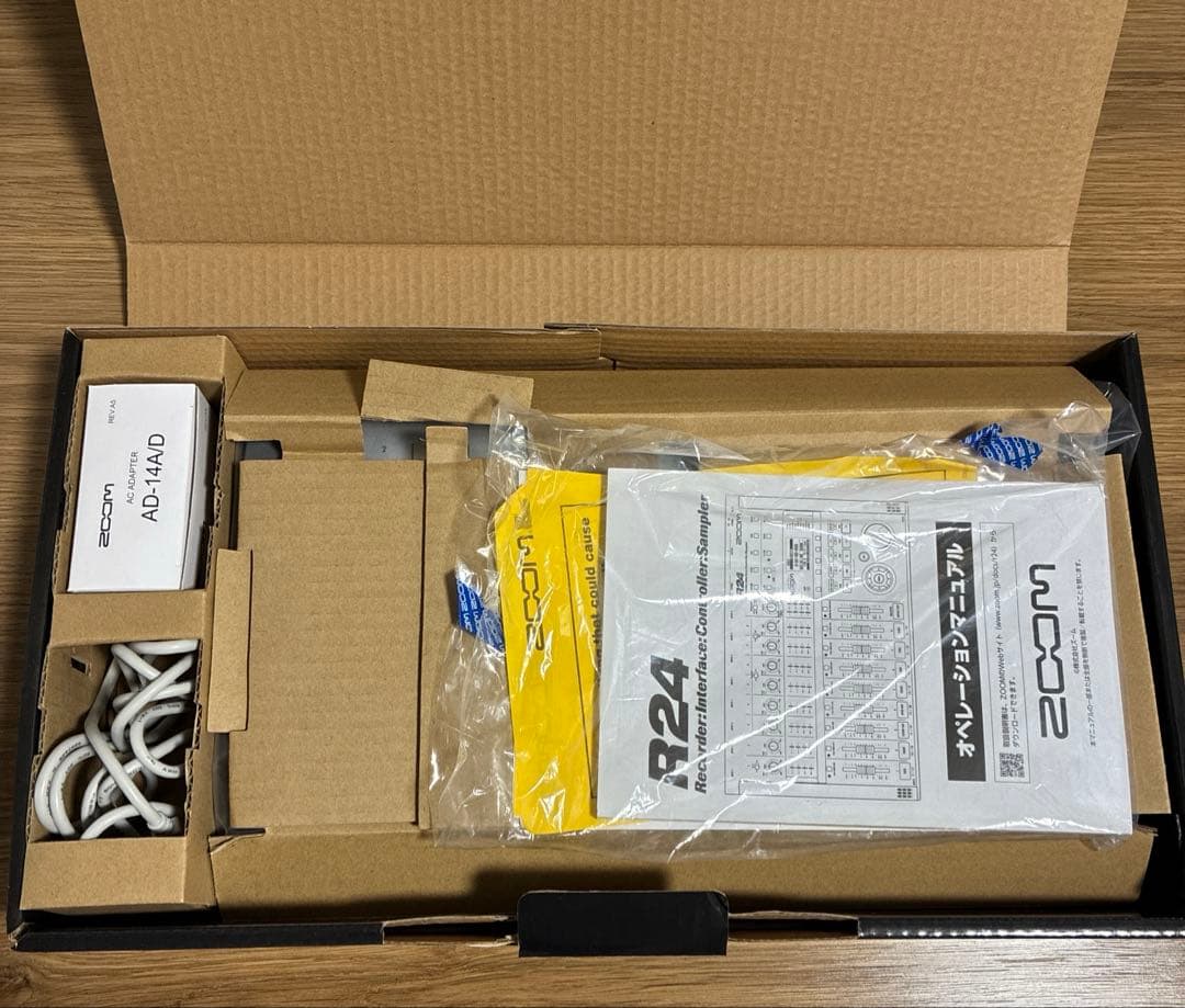 M*L様 ZOOM R24 マルチトラックレコーダー ズーム 24 トラック 箱
