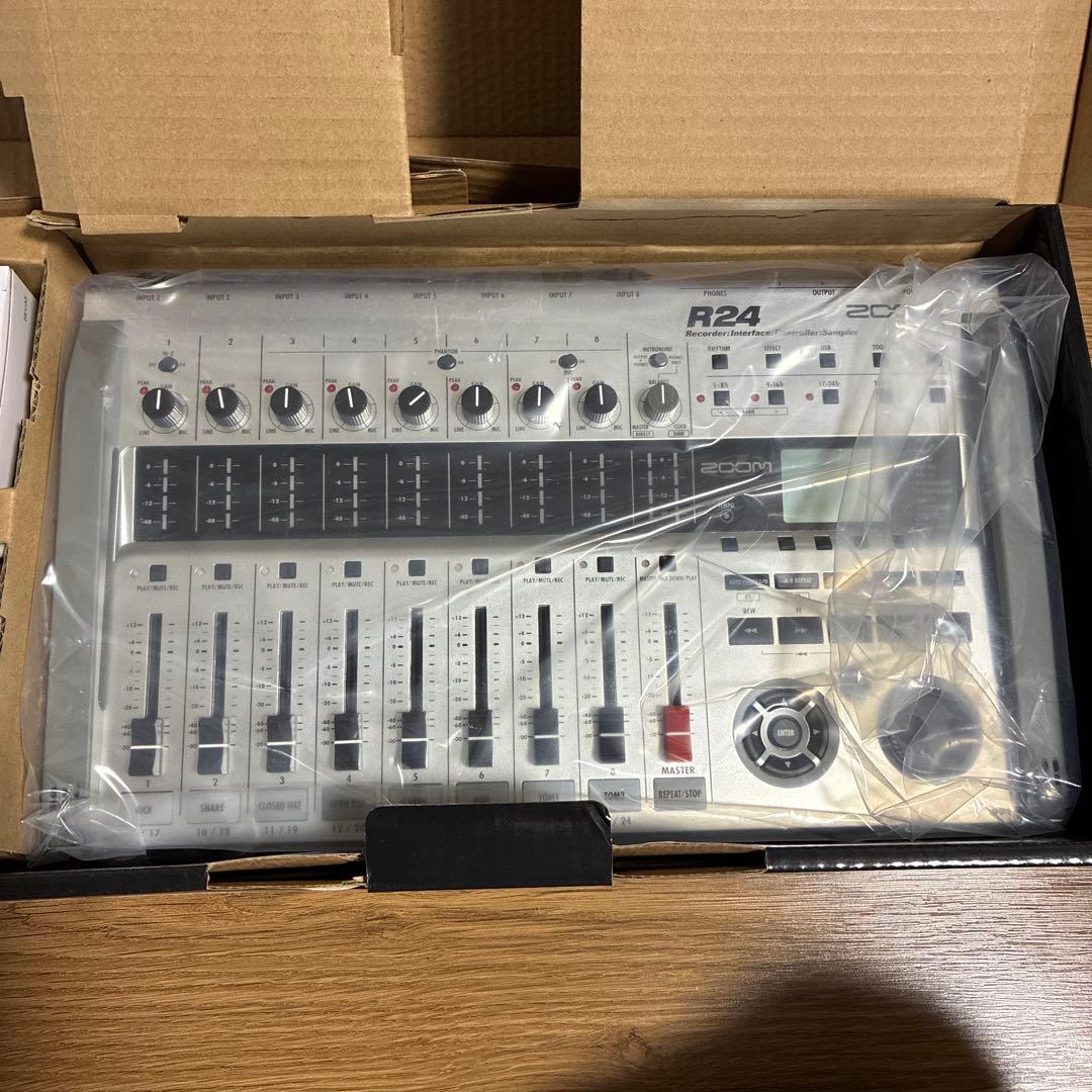 M*L様 ZOOM R24 マルチトラックレコーダー ズーム 24 トラック 箱