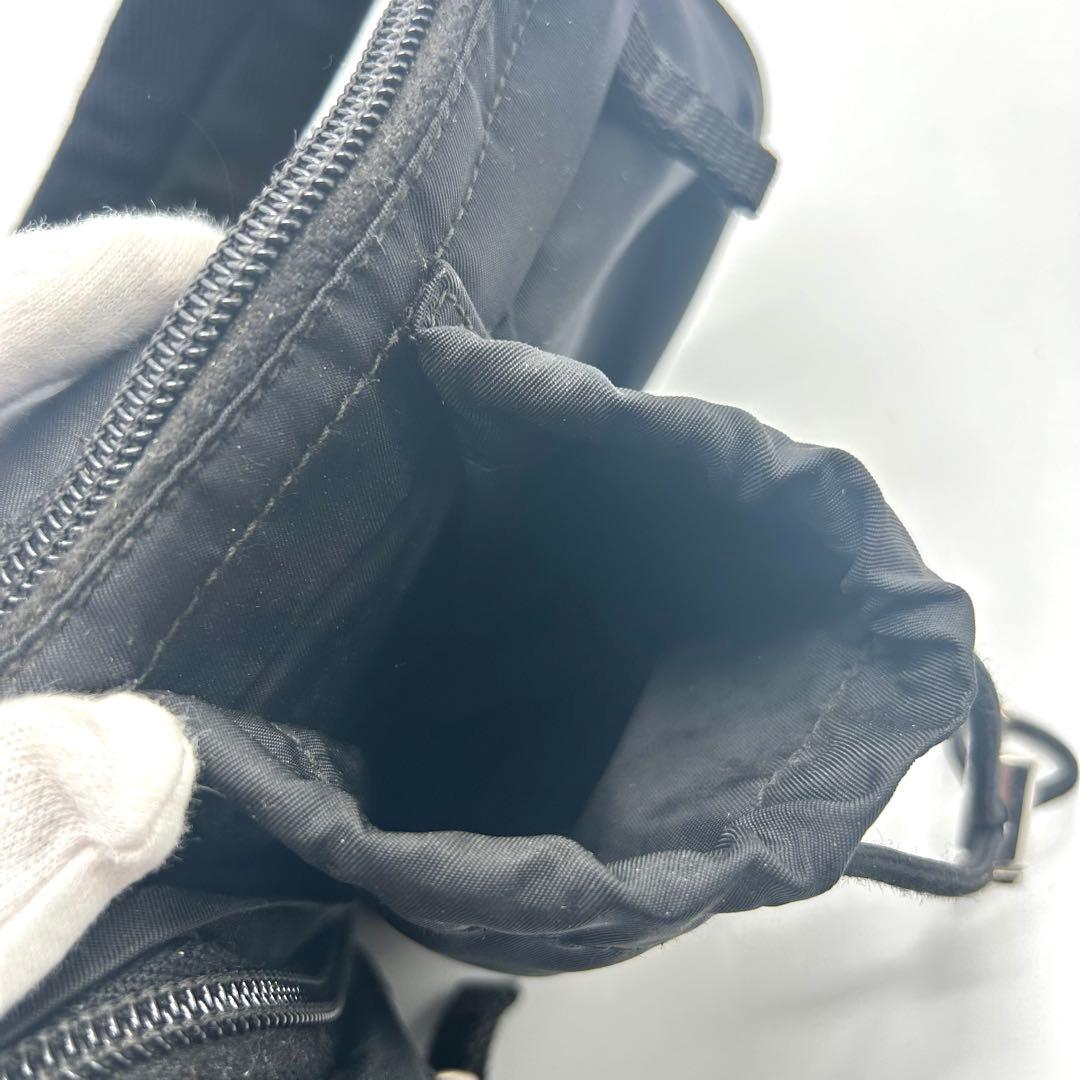 美品✨プラダ　ナイロン　ウエストポーチ　三角プレート　ブラック　シルバー金具