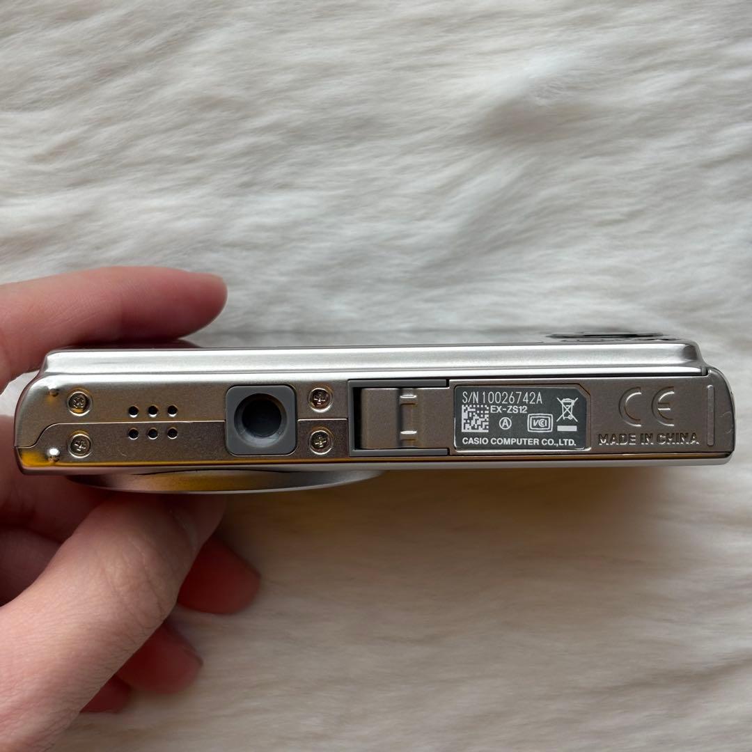 CASIO EXILIM EX-ZS12 コンパクトデジタルカメラ　デジカメ