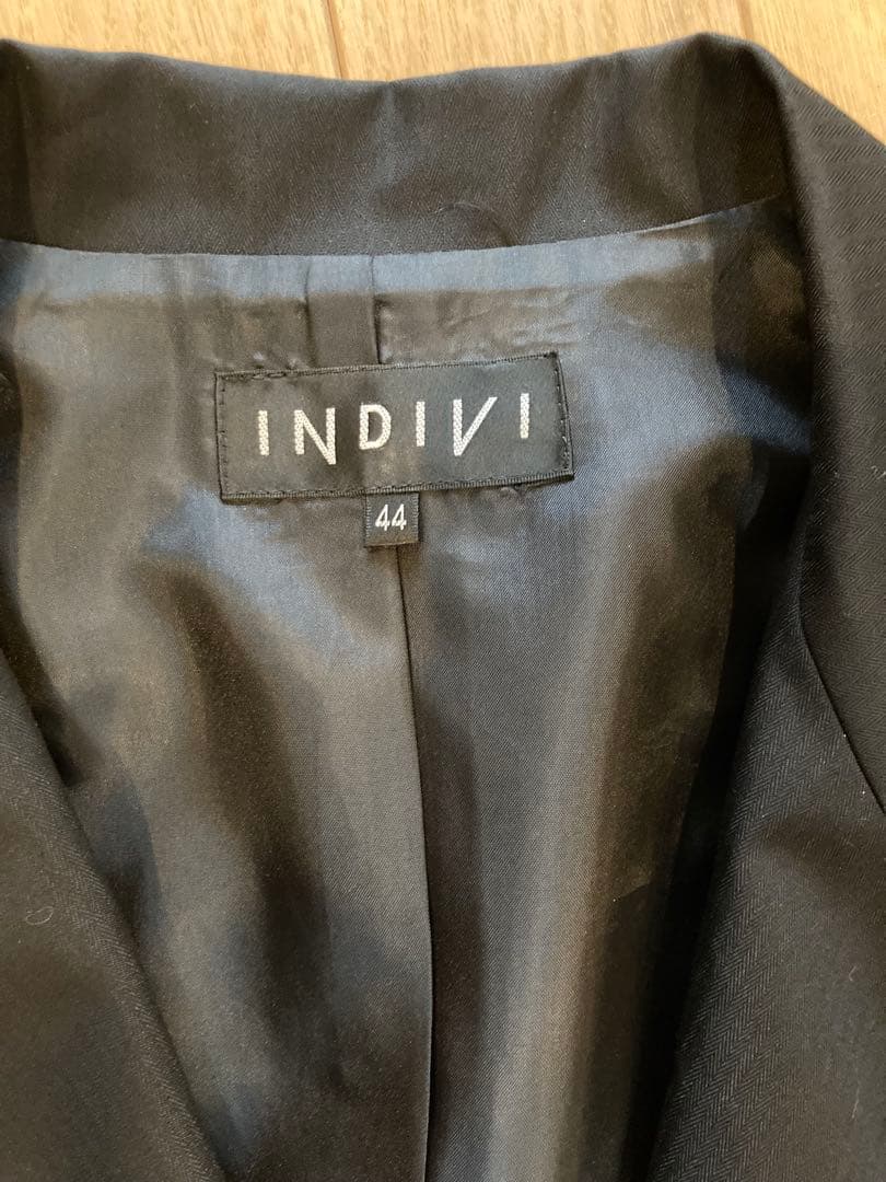 大きいサイズ【タグ付き 新品•未使用品】インディヴィ　スカートスーツ　ブラック