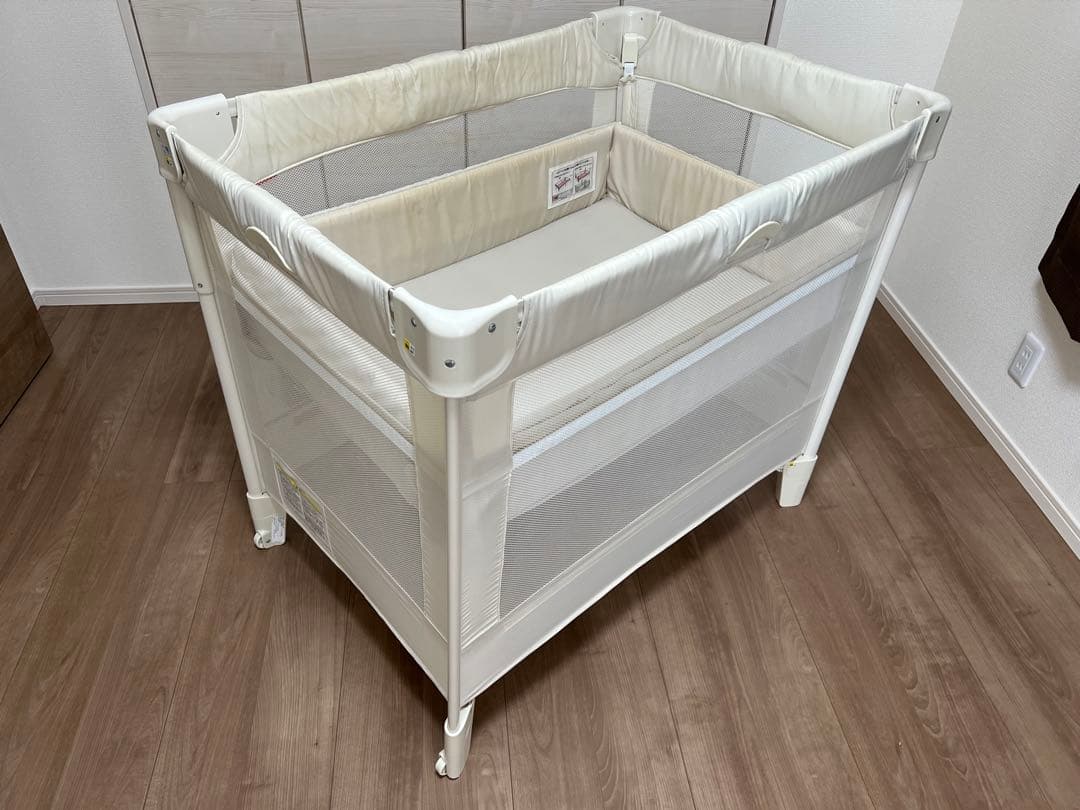 【ココネルエアー　アップリカ　たためるベビーベッド　折りたたみ】