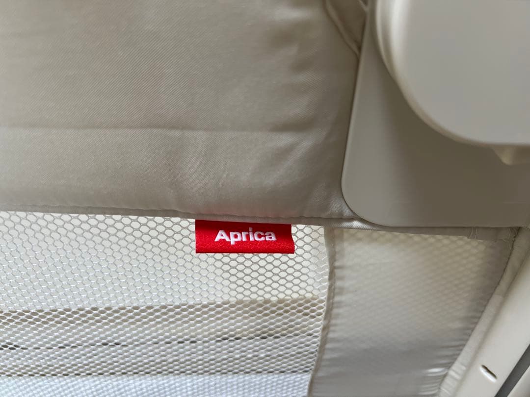 【ココネルエアー　アップリカ　たためるベビーベッド　折りたたみ】