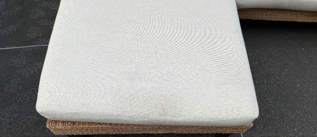 ①【写真右側】KAJA FARGO/オミソファ 3人がけ