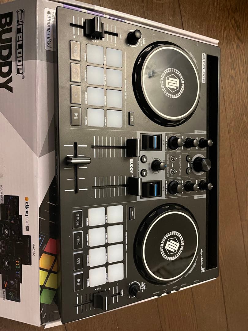 Reloop Buddy コンパクトDJコントローラー