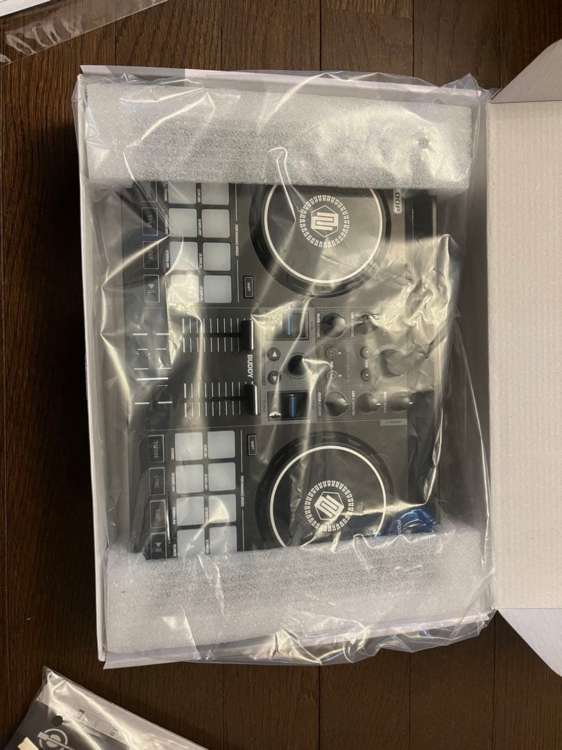 Reloop Buddy コンパクトDJコントローラー