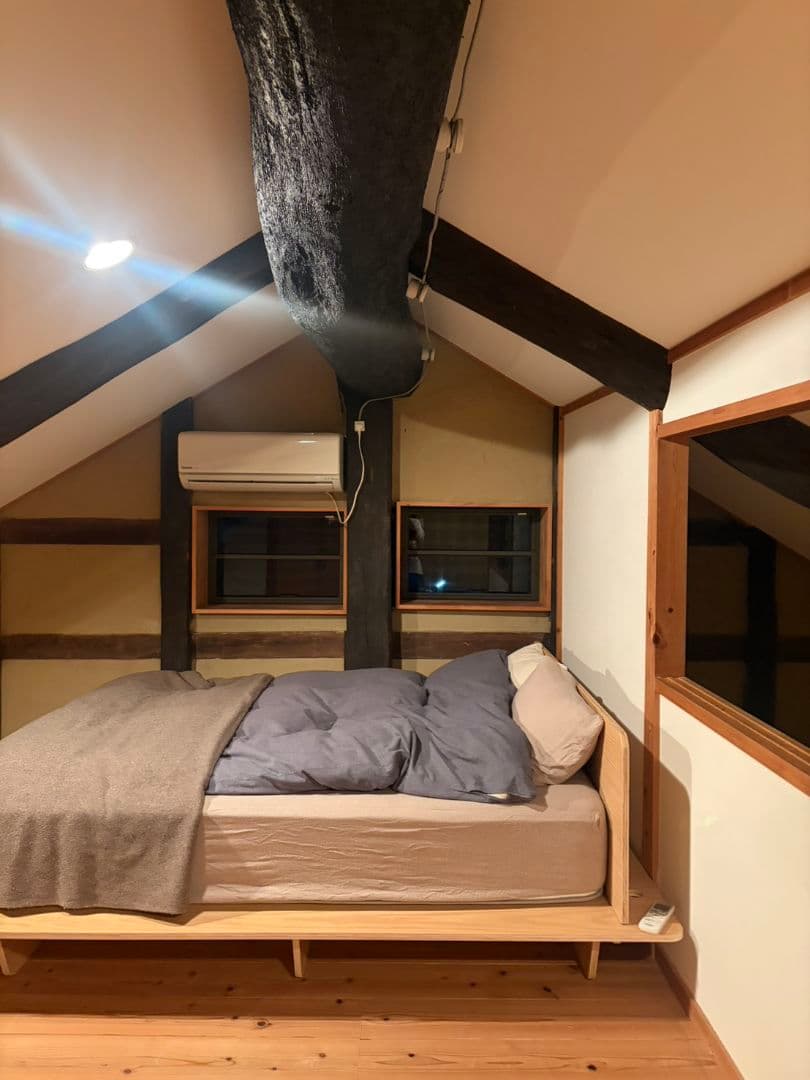 木製クイーンサイズベッドフレーム