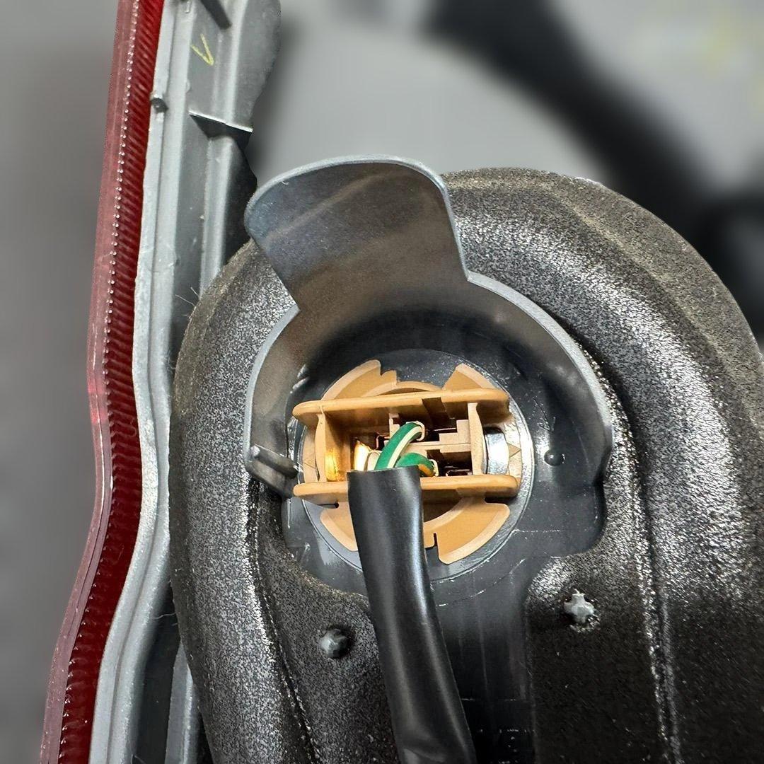 ハイエース 純正テールランプ 左右セット koito 26-120