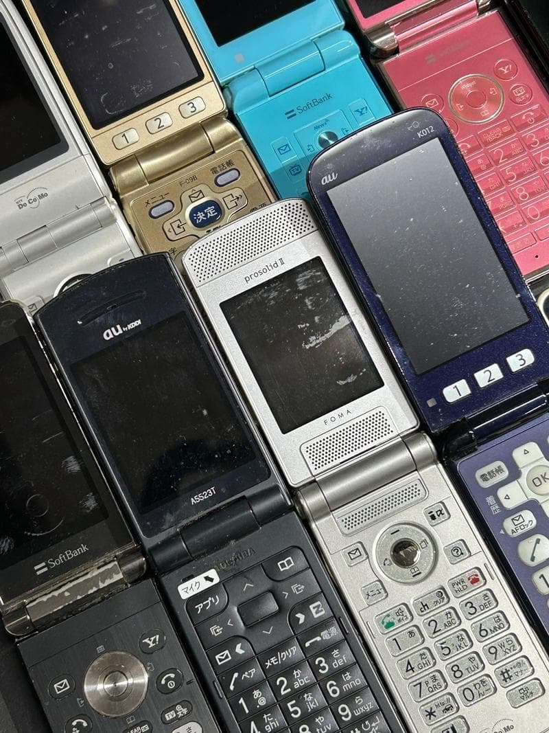 大量 携帯電話 ガラケー docomo/au 他 26台 ジャンク 部品取り