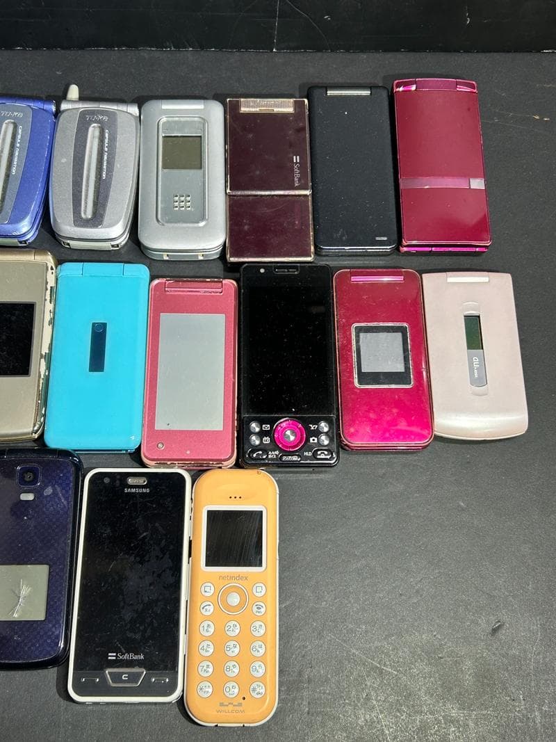 大量 携帯電話 ガラケー docomo/au 他 26台 ジャンク 部品取り