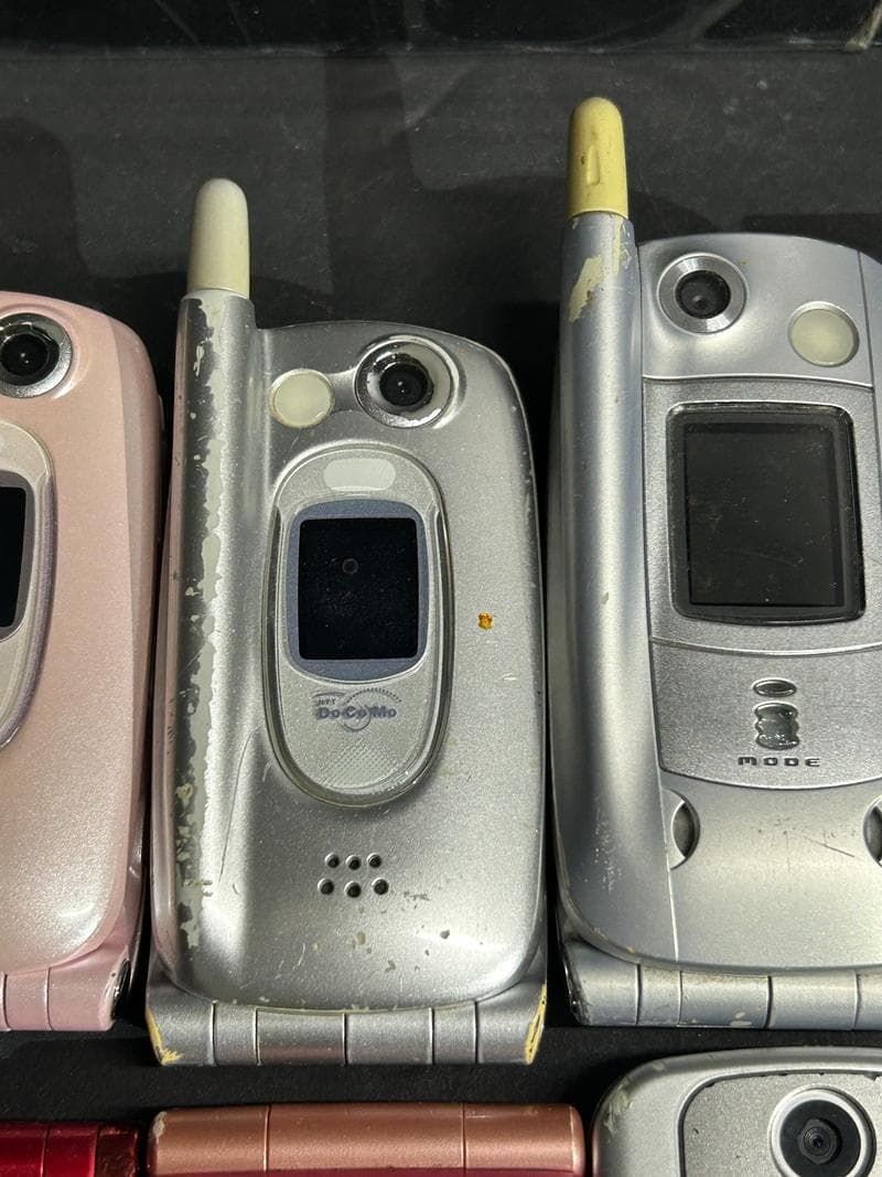 大量 携帯電話 ガラケー docomo/au 他 26台 ジャンク 部品取り
