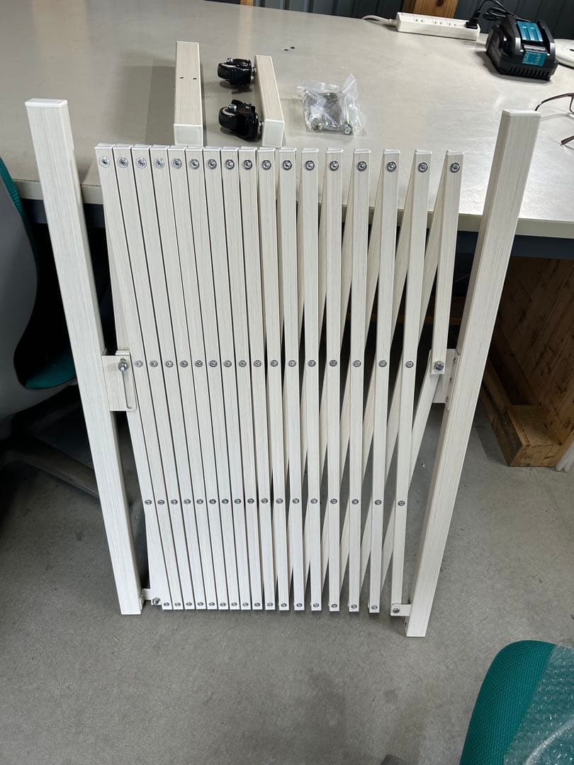 キャスター付きオールアルミ伸縮￼￼フェンス　未使用品