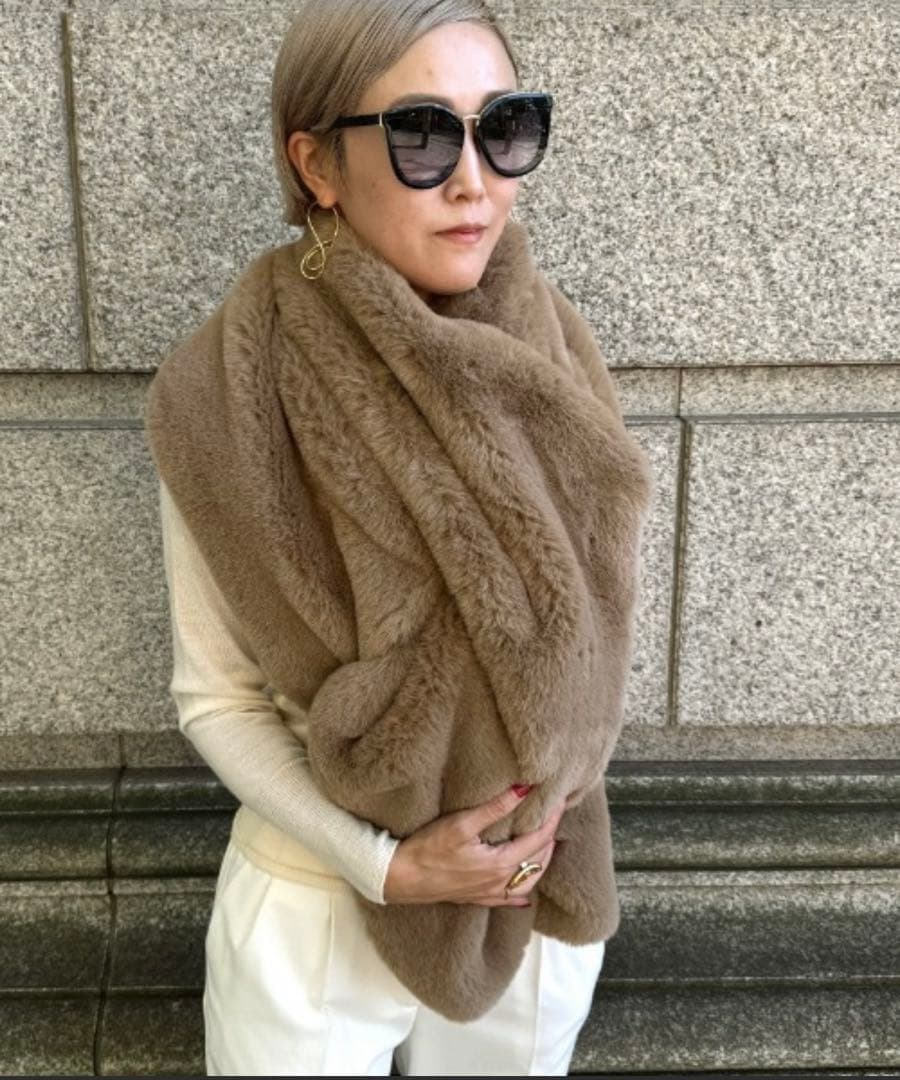 【年末お値下げ】新品・未使用 JENNE リッチボリュームファーケープ　ベージュ