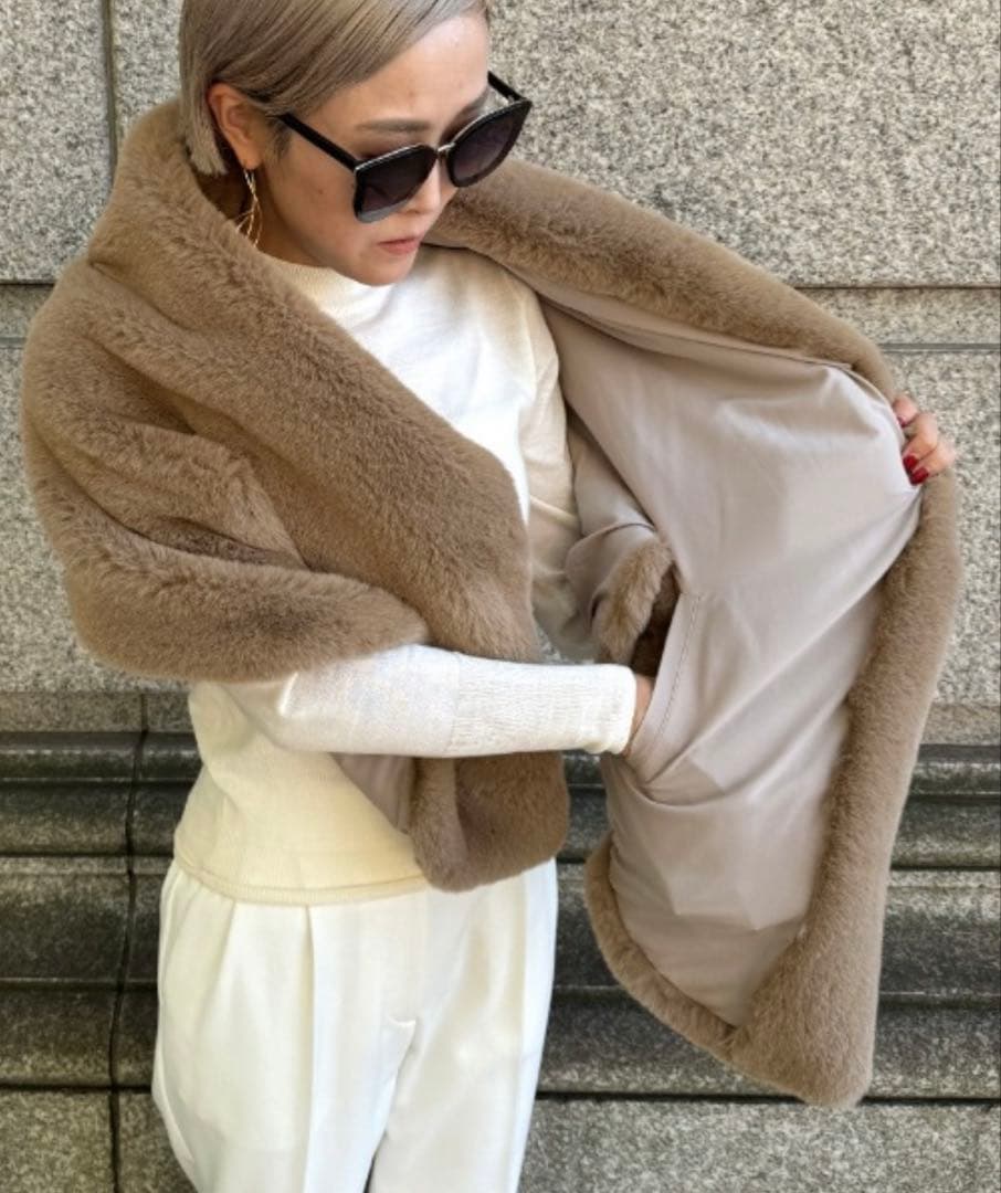 【年末お値下げ】新品・未使用 JENNE リッチボリュームファーケープ　ベージュ