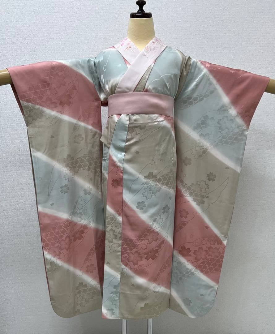 振り袖　フルセット　別誂長襦袢付　珍品　個性的　黒地　パーティー　結婚式　697