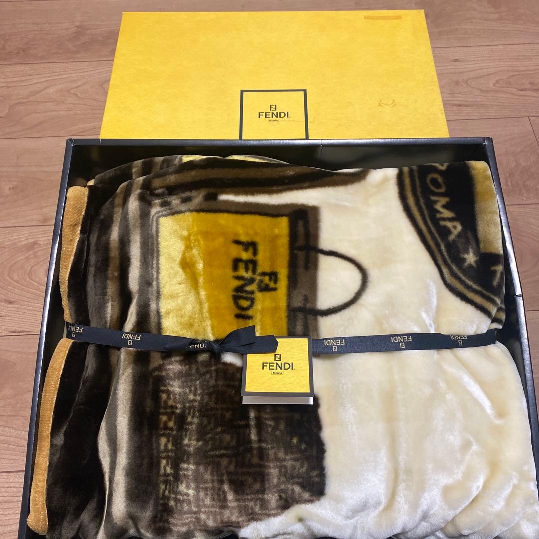 お*む様 未使用　廃盤品 FENDI フェンディ　ニューマイヤーハーフ毛布