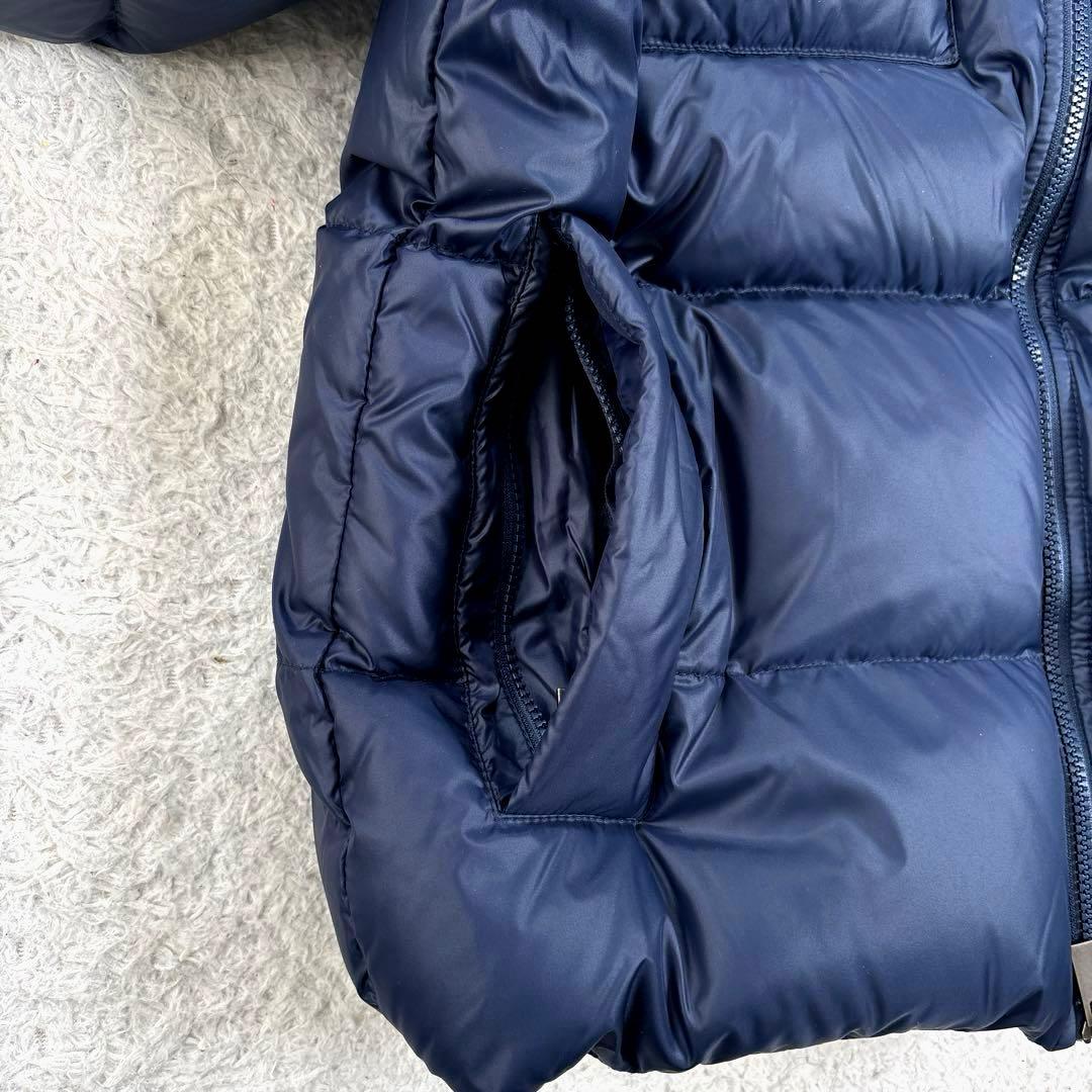 ピレネックス　バジーレ　ダウンジャケット　ロゴワッペン　スタンドカラー　ネイビー
