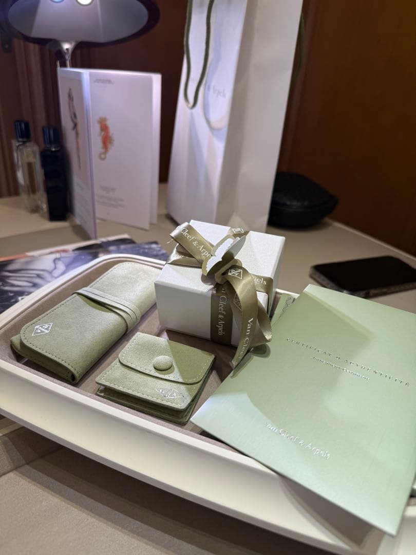 ふ*よ様 新品、未使用、未開封！Van Cleef & Arpels スウィート