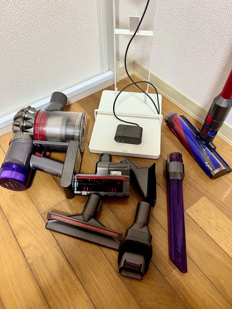 【美品】Dyson V8 Slim Fluffy+　スタンドセット