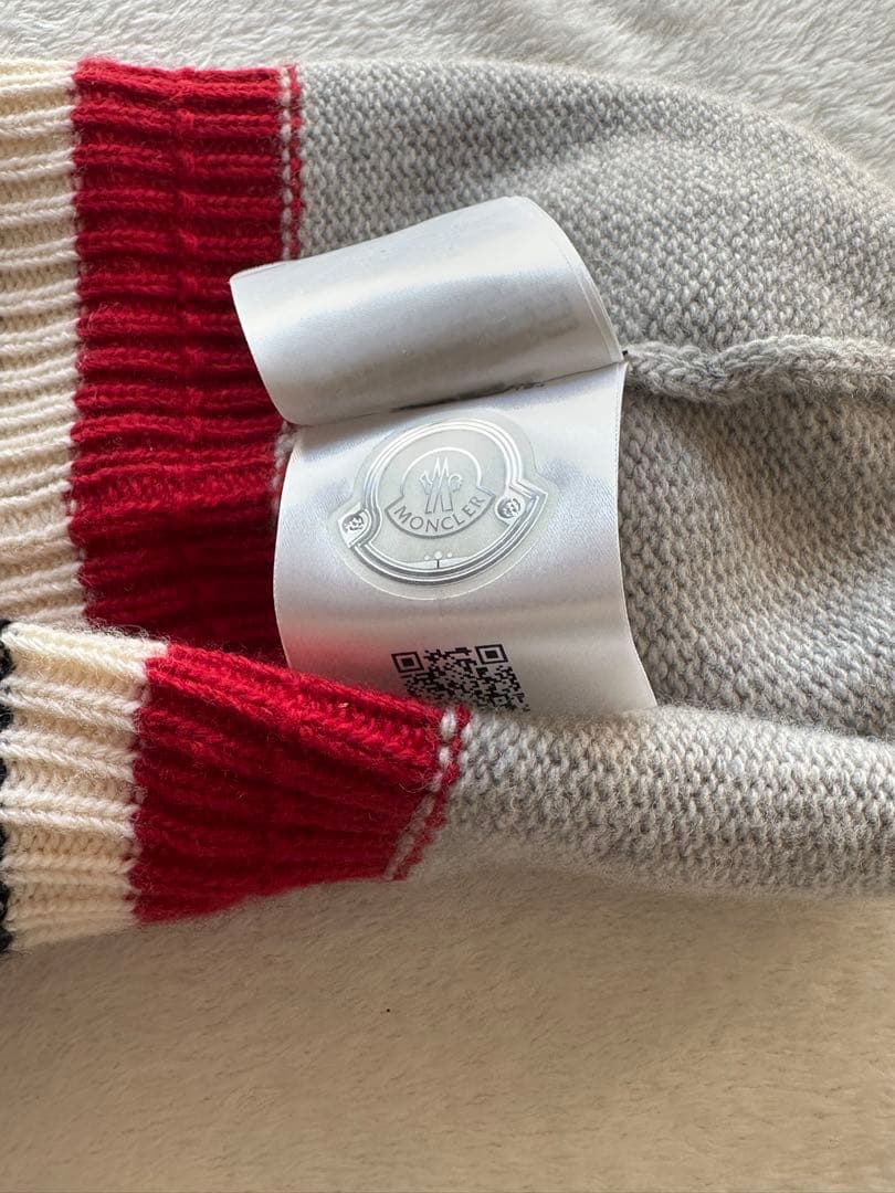 MONCLERモンクレール ニット帽 グレー ロゴワッペン ストライプ