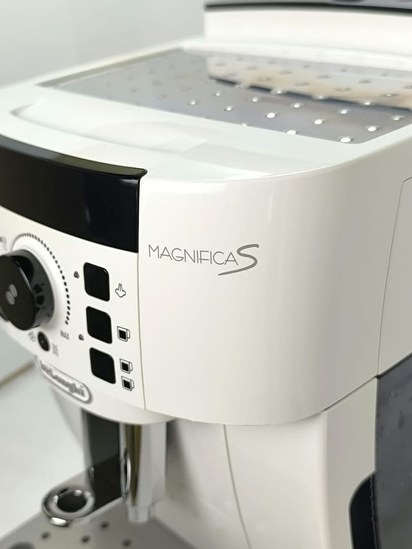 デロンギ　コンパクト全自動コーヒーマシンマグニフィカS ECAM22112W 2