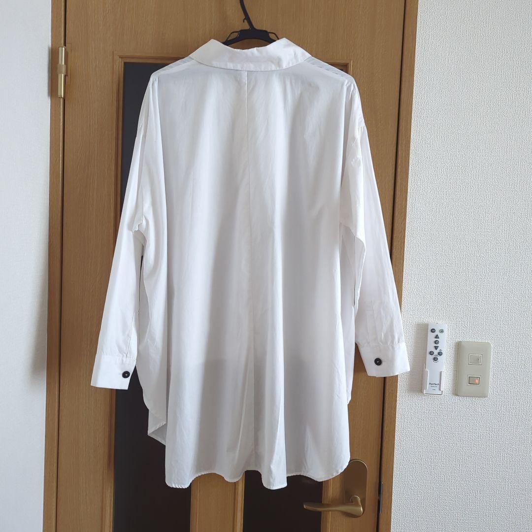 萌 美品ホワイトシャツ