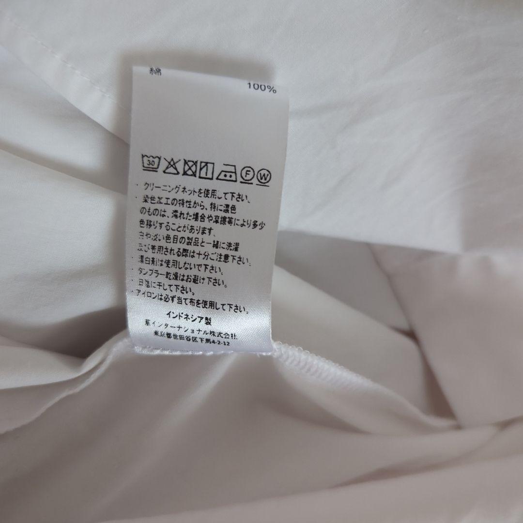 萌 美品ホワイトシャツ