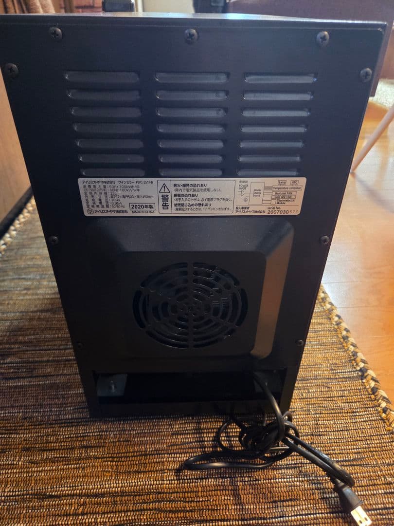 アイリスオーヤマ　ペルチェ式ワインセラー 8本収納 2020年製