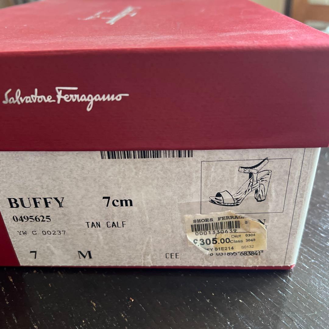 フェラガモウッドサンダル