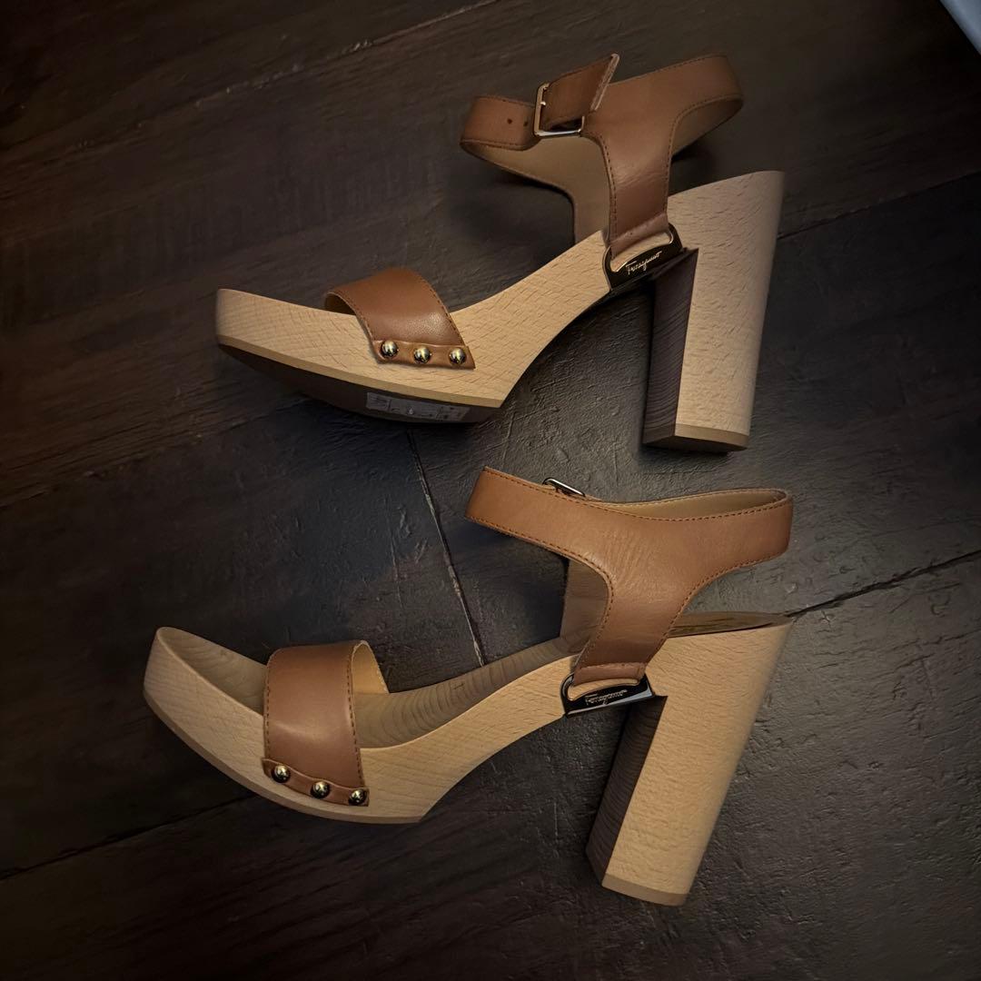 フェラガモウッドサンダル