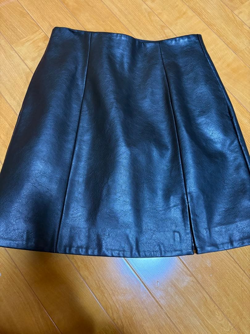新品未使用タグ付き★FRAY I.D レザーライクミニスカート ブラック