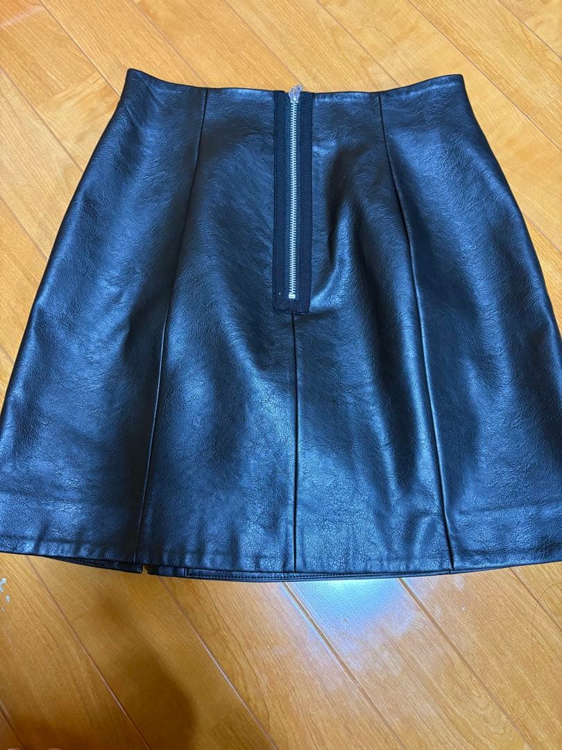 新品未使用タグ付き★FRAY I.D レザーライクミニスカート ブラック