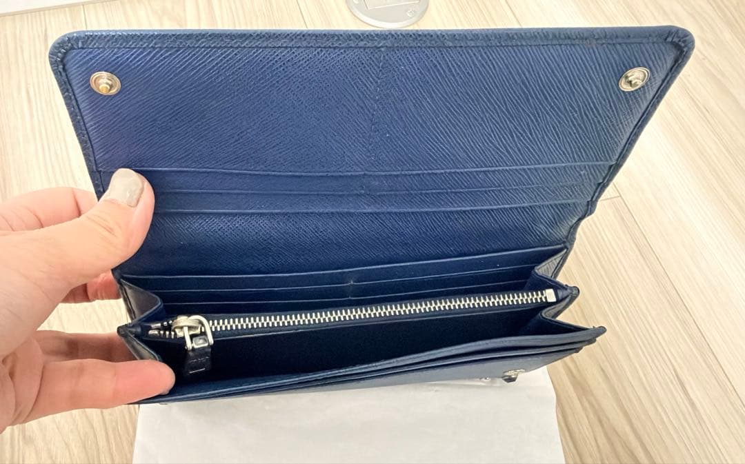PRADA ネイビー スタッズ 長財布
