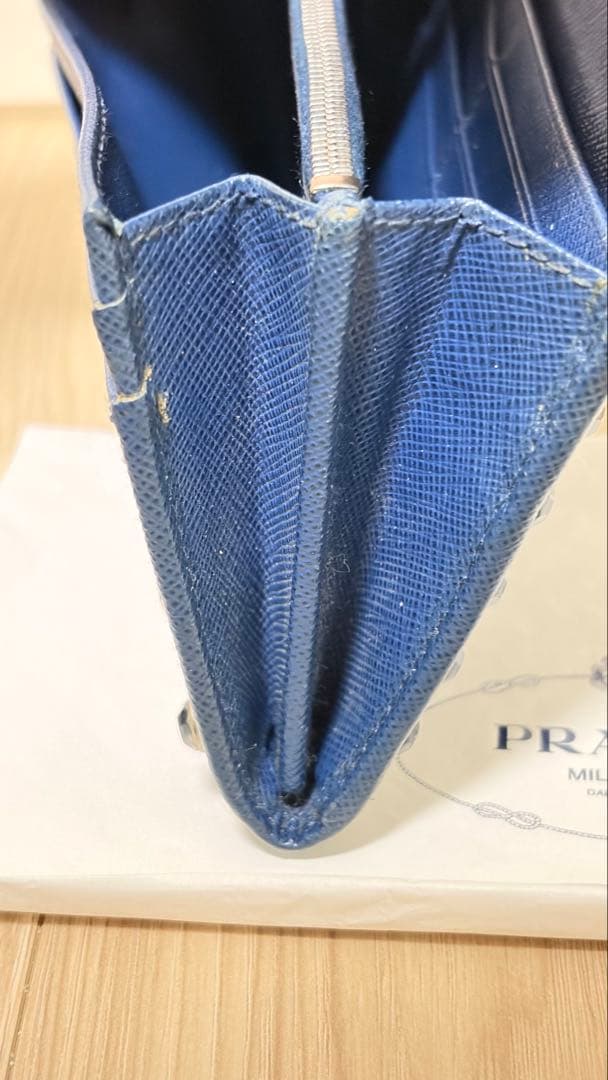 PRADA ネイビー スタッズ 長財布