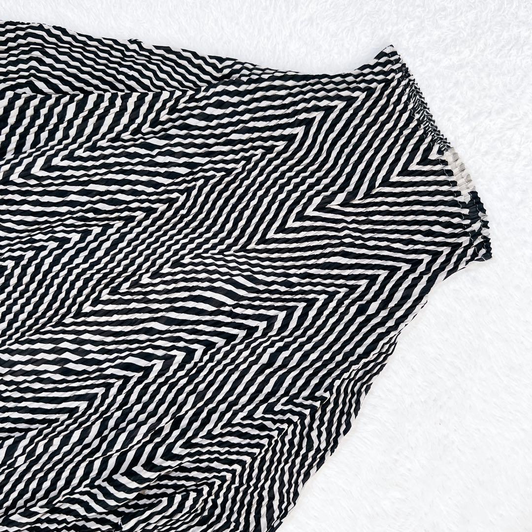 ISSEY MIYAKE イッセイミヤケ プリーツ カットソー ストライプ 黒