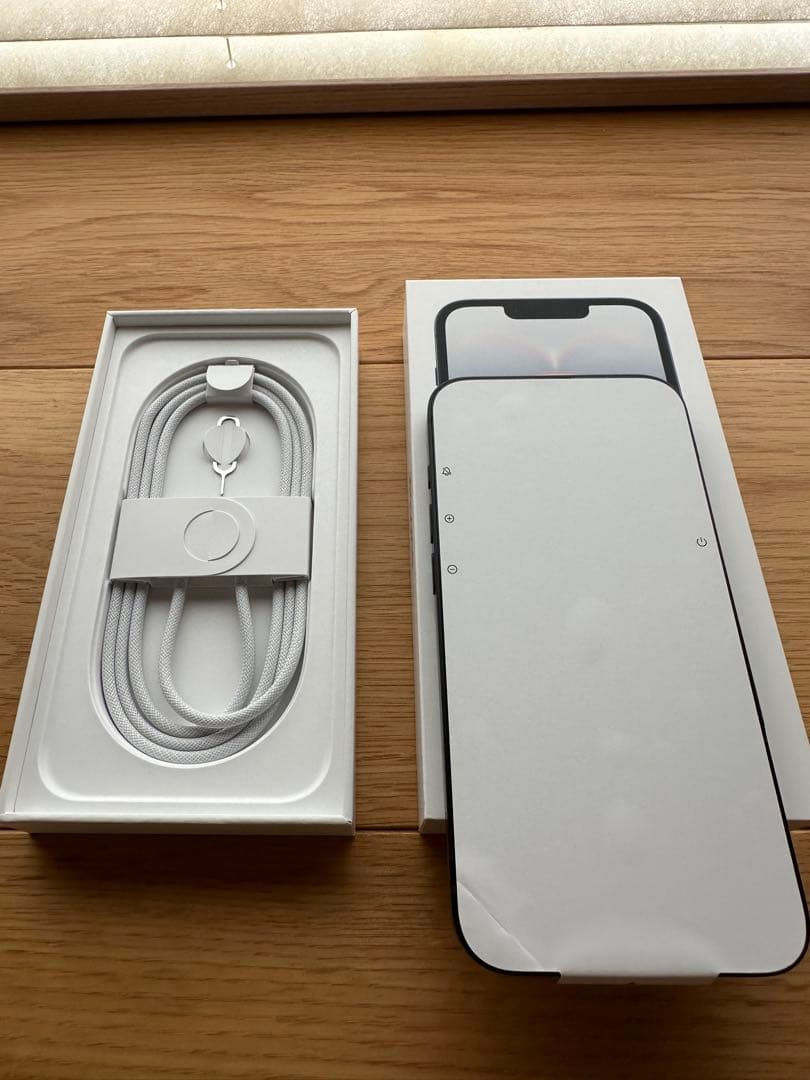 新品未使用　iPhone 16e ブラック 128GB SIMフリー