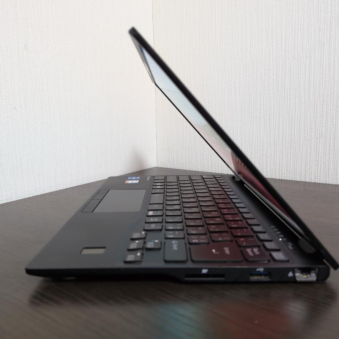 【第１１世代Corei7：薄型】富士通／U9311F／16GB／512GB