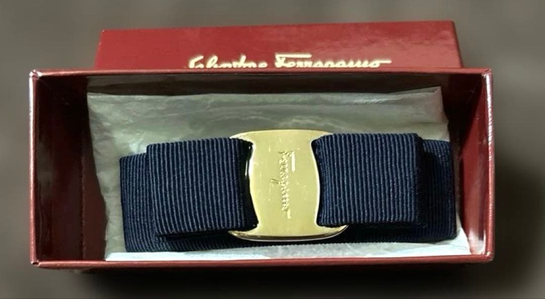 フェラガモ❤︎バレッタ❤︎ネイビー