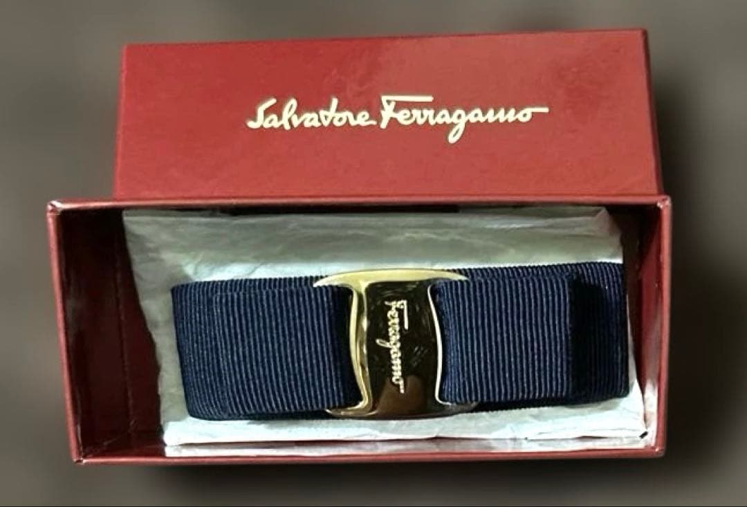 フェラガモ❤︎バレッタ❤︎ネイビー