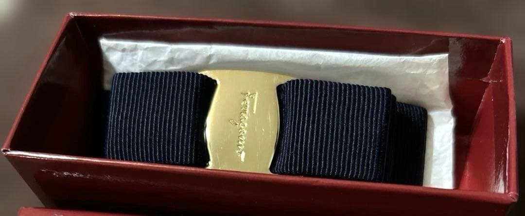 フェラガモ❤︎バレッタ❤︎ネイビー